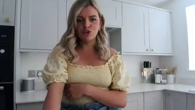Cutehousewife_hollie – Streamate Recorded Sex Show – 2025-08-18 00:22:52