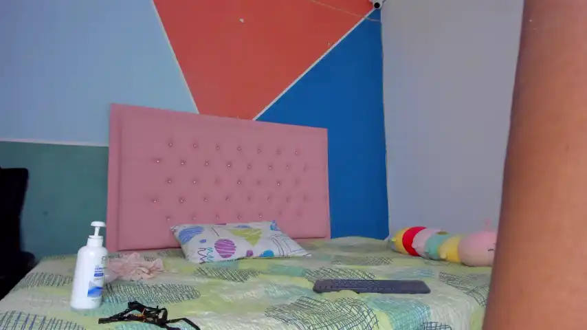 Rihana_hot2 – Chaturbate Recorded Sex Show – 2025-11-12 03:46:16