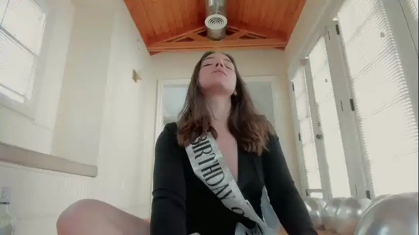 Cinnabelle – Chaturbate Recorded Sex Show – 2025-01-30 18:43:32