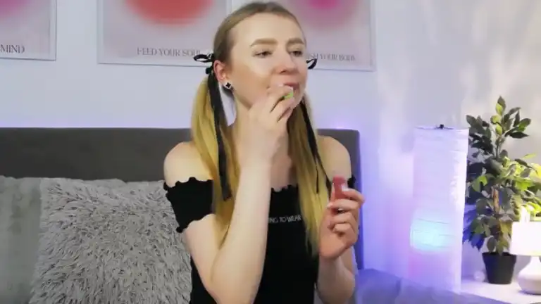Mariakross – Streamate Recorded Sex Show – 2025-09-17 08:25:22